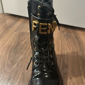 BLACL FENDI BOOTS SIZE 41 FITS WOMENS 10 AND 11